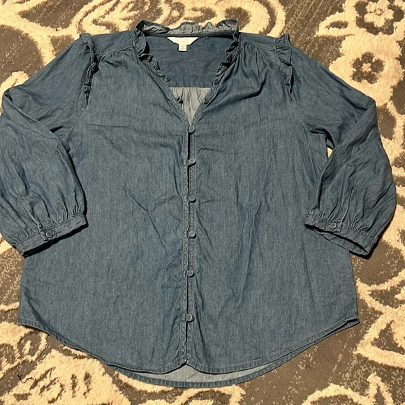 Lauren Conrad top. Excellent condition. Size small. Button front. 3/4 sleeves - Picture 1 of 4